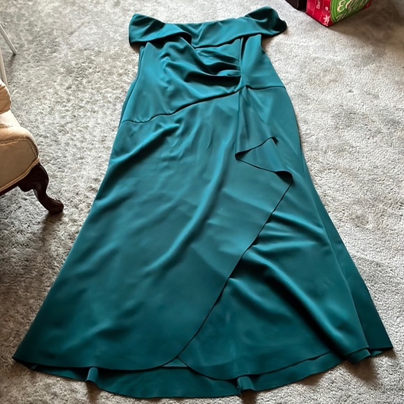 Women’s Plus Size Winter Green Gown - Picture 2 of 9